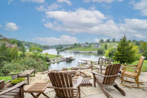 Williamstown House | Lazy Days Waterfront for 12
