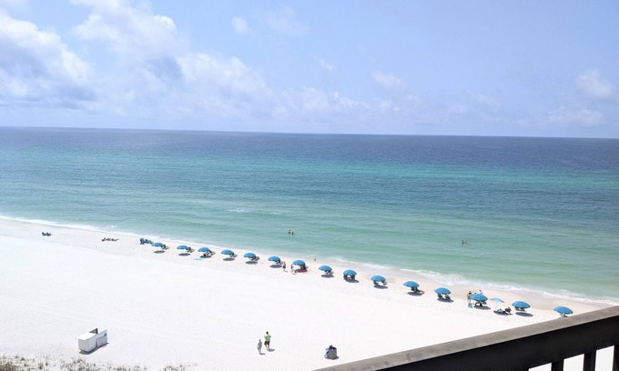 Sunnyside Condo | Lazy Daze-Perfect getaway from the hustle and bustle of every day life!