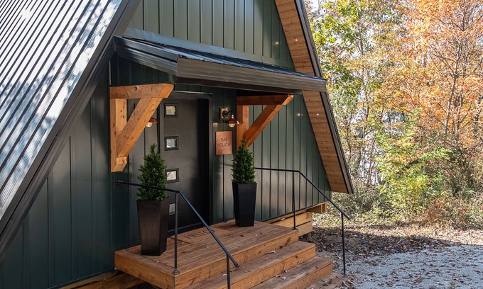 McArthur Cabin | Lazy Lane Cabins- Oak Hollow