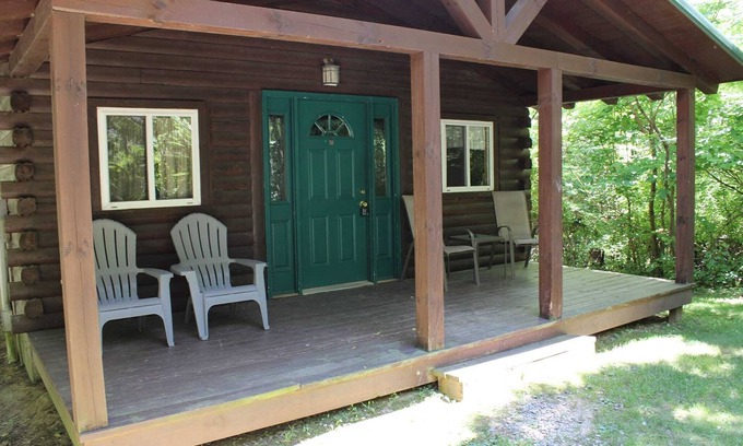 Logan Cabin | Lazy Lane Cabins - Wren's Nest