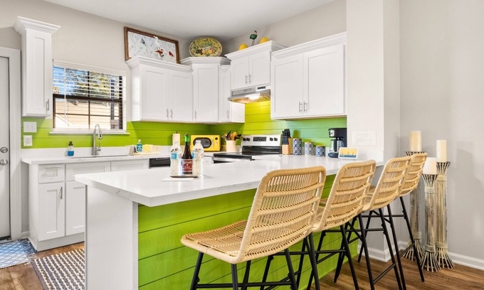 Lake Charles House | Lazy Lime Townhome - Near Golf & Casinos - Sleeps 8