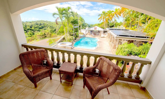 Puntas Resort | Lazy Parrot Inn