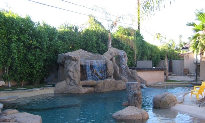 Warm Sands House | LAZY RIVER! LARGE POOL! STAYS COOL! 8ft deep plus river