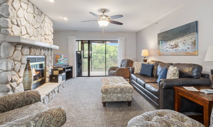 Osage Beach Condo | LazyDays Pet-Friendly Condo w/Pool & Playground at 3M