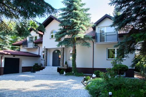 Wilanow Apartment | Leśny apartament z ogrodem