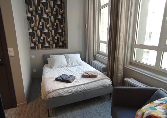 Centre Deux Apartment | Le 12 studio neuf wifi app 11