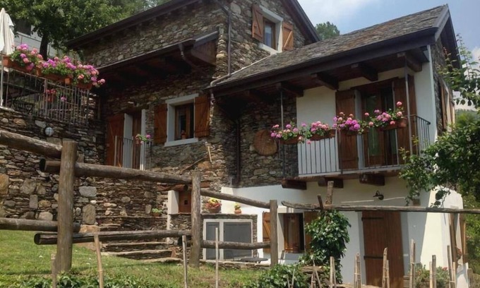 Comero Cottage | Le 2 formiche (Lauri): rustic cottage with terrace and garden