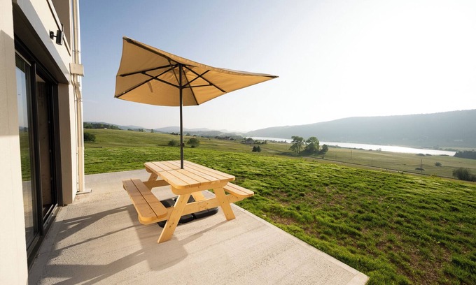 Les Rousses Apartment | Le 214, between lake and mountains