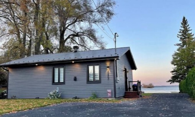 Saint-Anicet Cottage | Le 4672 home in Saint-Anicet