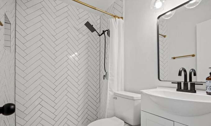 Avondale House | Le Avondale: Clean & Cozy 1 BDR