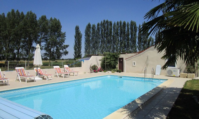 Vix House | "Le Bas des Vignes" country gîte and B&B