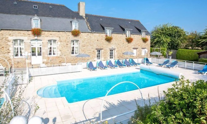 Saint-Jouan-des-Guerets Apartment | Le Belhem by Interhome