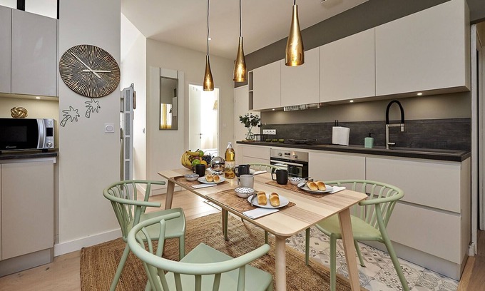 Quartier des Eaux-Claires Apartment | Le bercail 🐣| 4 Bedrooms #DJ