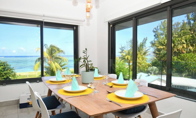Saint Felix Apartment | Le Bergamote apartment with pool on an infinity beach