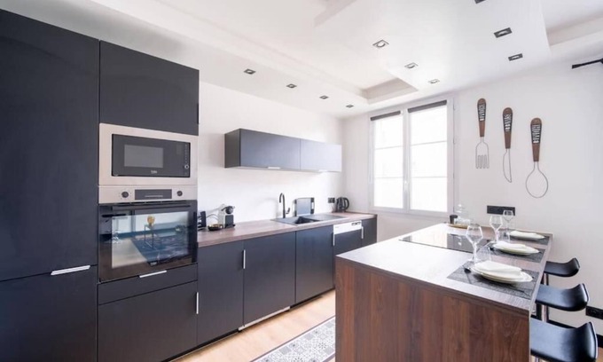 Athis-Mons Apartment | Le Black & White - 10 min Orly, 3 min Gare Juvisy