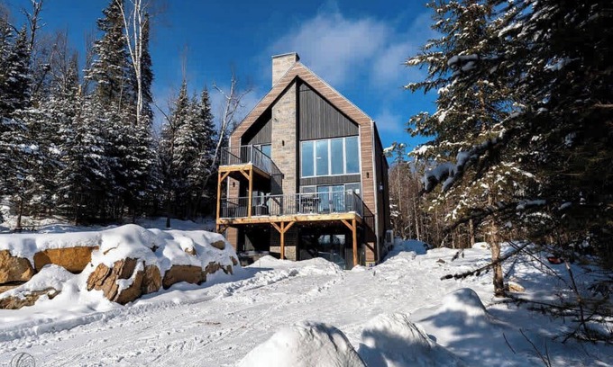Saint Come Ski Chalet | Le Boisé | hot tub | pool table | Dogfriendly