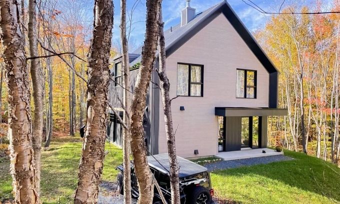 Eastman Ski Chalet | Le Bois Debout - Lake & Trails at the Vertendre
