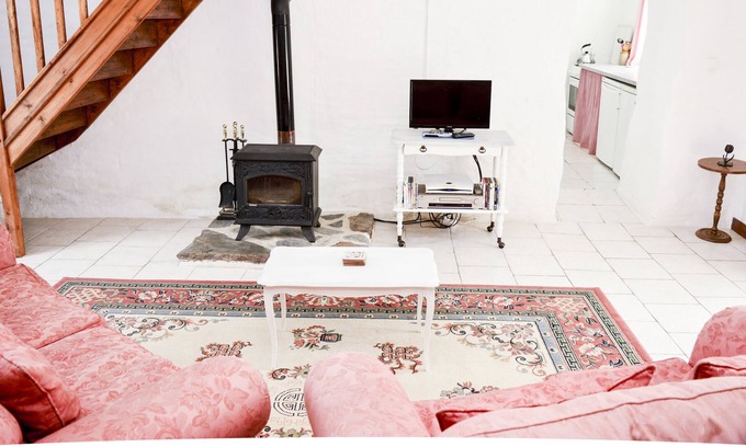 Madre Cottage | Le Cerisier 4 bedroom gite (1 of 3) with pool near Bagnoles de l'Orne