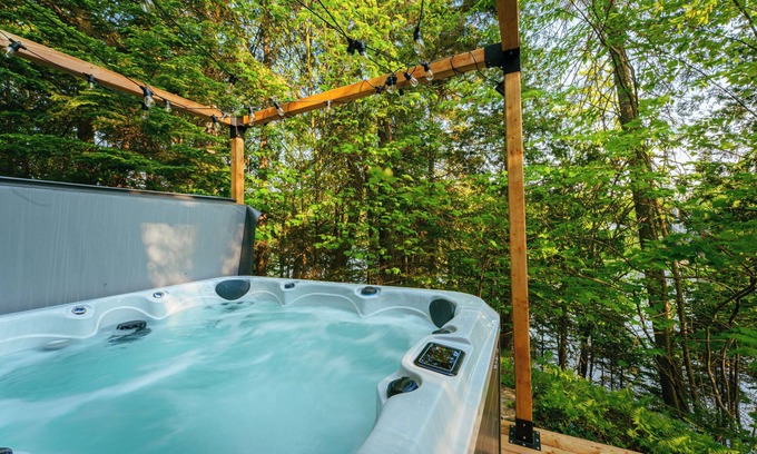 St-Adolphe-d'Howard Ski Chalet | Le Chalet Bleu, lakefront with spa