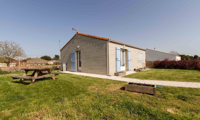 Saint-Hilaire-la-Foret House | "le chalet vendéen" small house available all year round for one or more nights