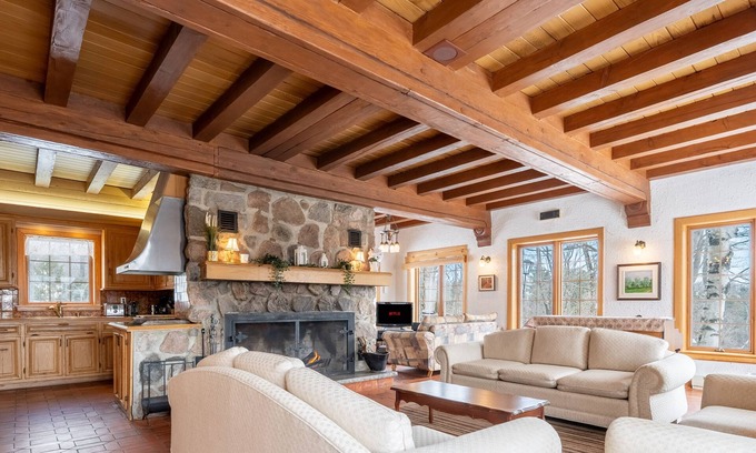 Sainte-Ann-des-Lacs Ski Chalet | Le Chalet des Collines | Lake Access | Spa | Sauna