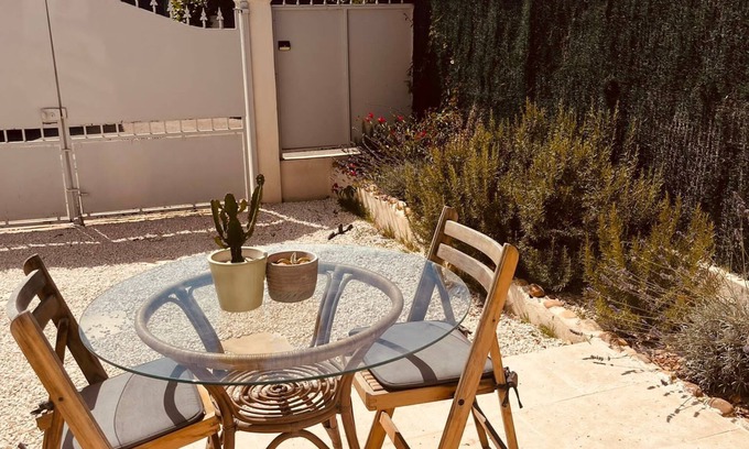 Fontvieille Bed & Breakfast | Le Chant des Oiseaux à 5mn du Centre du Village