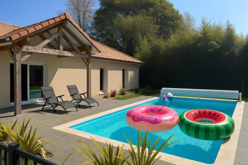 Sauveterre-de-Bearn Villa | Le chant du Gave- Maison neuve lumineuse avec piscine- Rivière en contrebas du jardin