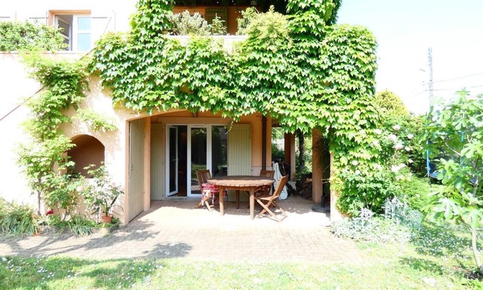 Francheville Le Bas House | Le Chantegrillet: Large studio + quiet garden
