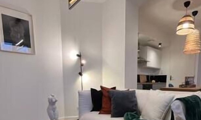Sallaumines House | Le Charme Parisien - Confortable