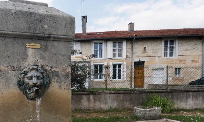 Rarecourt House | Le chat Moustic