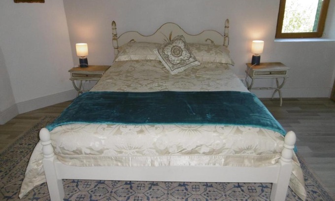 Chateauneuf-la-Foret Bed & Breakfast | Le Chat Qui Peche B&B
