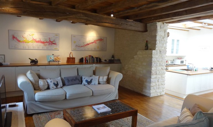 Puligny-Montrachet House | Le Chevalier, Puligny-Montrachet. Superb, 3 bdr/3bth, Village home, terrace