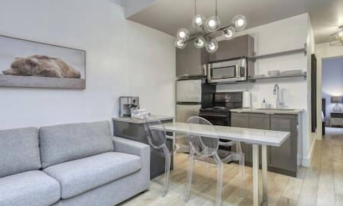 Mont-Tremblant Pedestrian Village Apartment | Le Chic Cabriolet: Cozy Ski Condo 300m to Lifts!