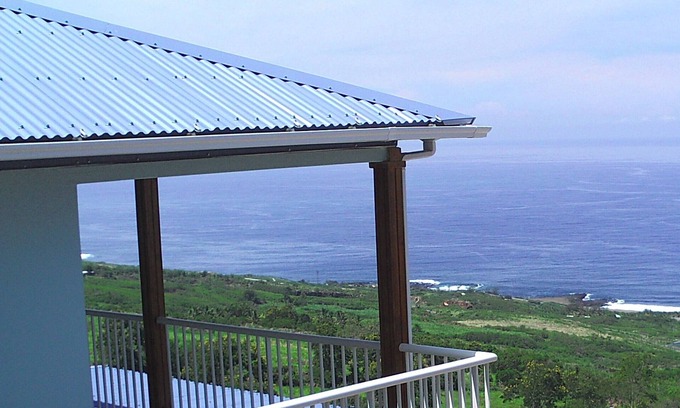 Piton Saint-Leu House | Le Choca bleu, quiet villa, covered terrace with magnificent ocean view