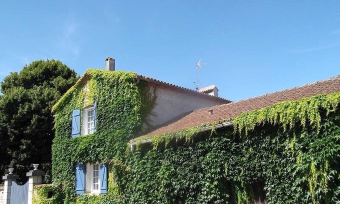 Vouthon House | Le Clos de La Font Queroy