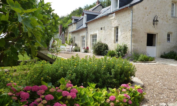 Noizay Cottage | Le Clos de Venise, enchanting manor house surrounded by vineyards, near Vouvray