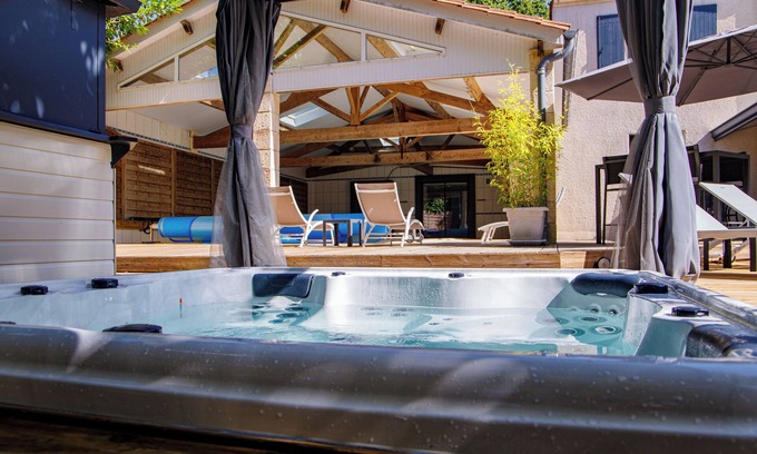 Graves-Saint-Amant House | Le Clos des Lilas