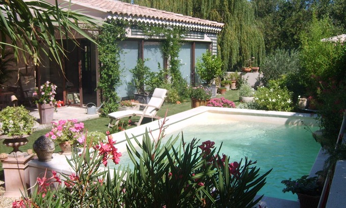 Eyragues Apartment | LE CLOS MARTIN, STUDIO BETWEEN AVIGNON AND ST REMY DE PROVENCE