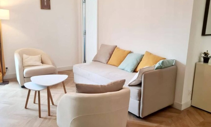 Dobree-Bon Port Apartment | Le cocon du Bâtonnier: Graslin and the Loire just 2 steps away!