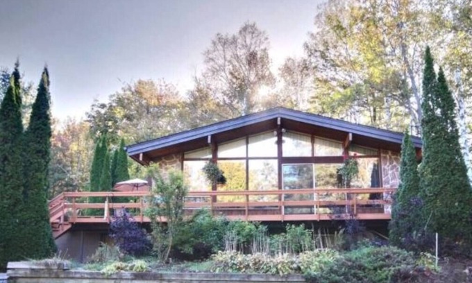 Chertsey House | Le Coyote - 5 acre private forest 3 bedrooms CITQ 320122