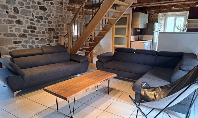 Recoules-Previnquieres House | Le Crochet de Pervenche, 4-star self-catering cottage in a quiet country setting