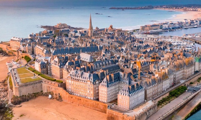 La Madeleine-Bellevue House | Le Dériveur Saint-Malo