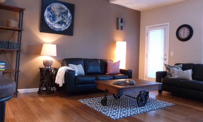 Regency Park House | Le Dawn - Luxury, Next to Downtown, Airport, Sleep Train Arena, Pool,Jacuzzi,Gym