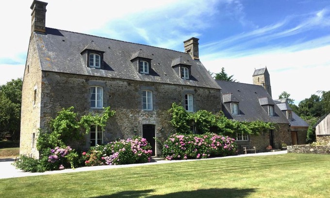 Dragey-Ronthon Bed & Breakfast | Le Domaine de Belleville