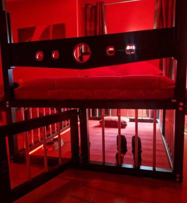 Serignac Bed & Breakfast | Le Donjon de la Garonne Suite BDSM