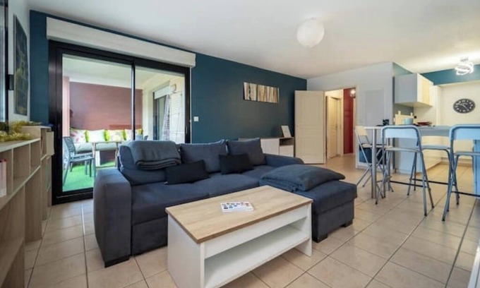 Boutonnet Apartment | Le Dory ~ Spacious, Air-conditioned, Terrace & Parking