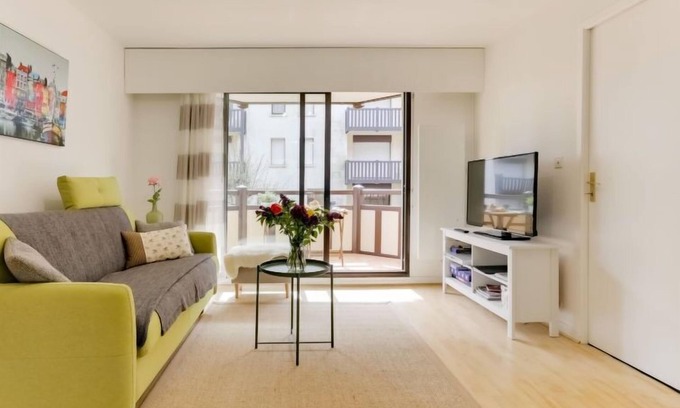 Tourgeville Apartment | Le Fairway by Interhome