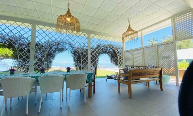 Paea Villa | Le Ficus : Grande villa bord de mer avec piscine