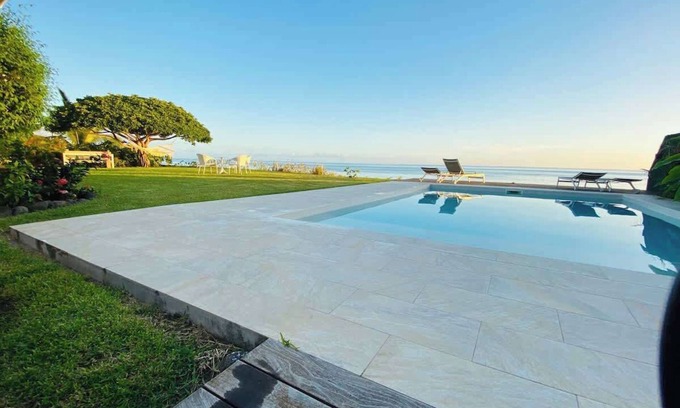 Paea Villa | Le Ficus Iti - Belle villa bord de mer et piscine
