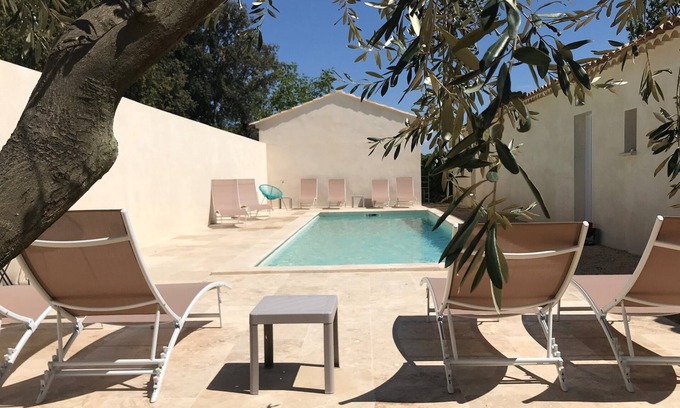 Arpaillargues-et-Aureillac Cottage | Le Mazet des Lauriers in Uzès - Gîte with Jacuzzi